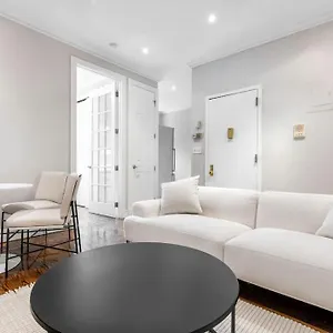 Apartment Gorgeous & Bright 3bdr & 1bth In Midtown Manhattan, New York
